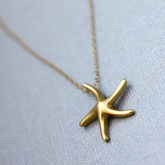 Starbright Necklace - 18k Gold Starfish Pendant Charm Necklace